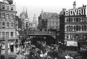 Vista del Circo de Ludgate, con la Catedral de San Pablo detrás